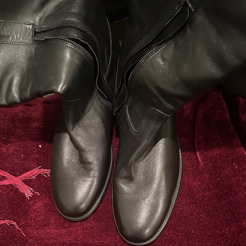 Women's Black Leather Boots-Never worn-wide calf -size 7